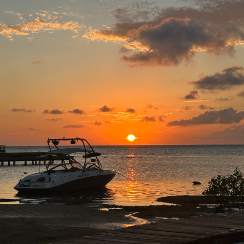 How-to-avoid-cruise-crowds-in-roatan-sandy-bay