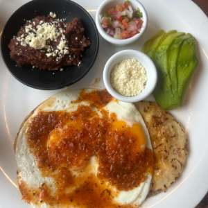 where-to-eat-in-roatan-bean-crazy